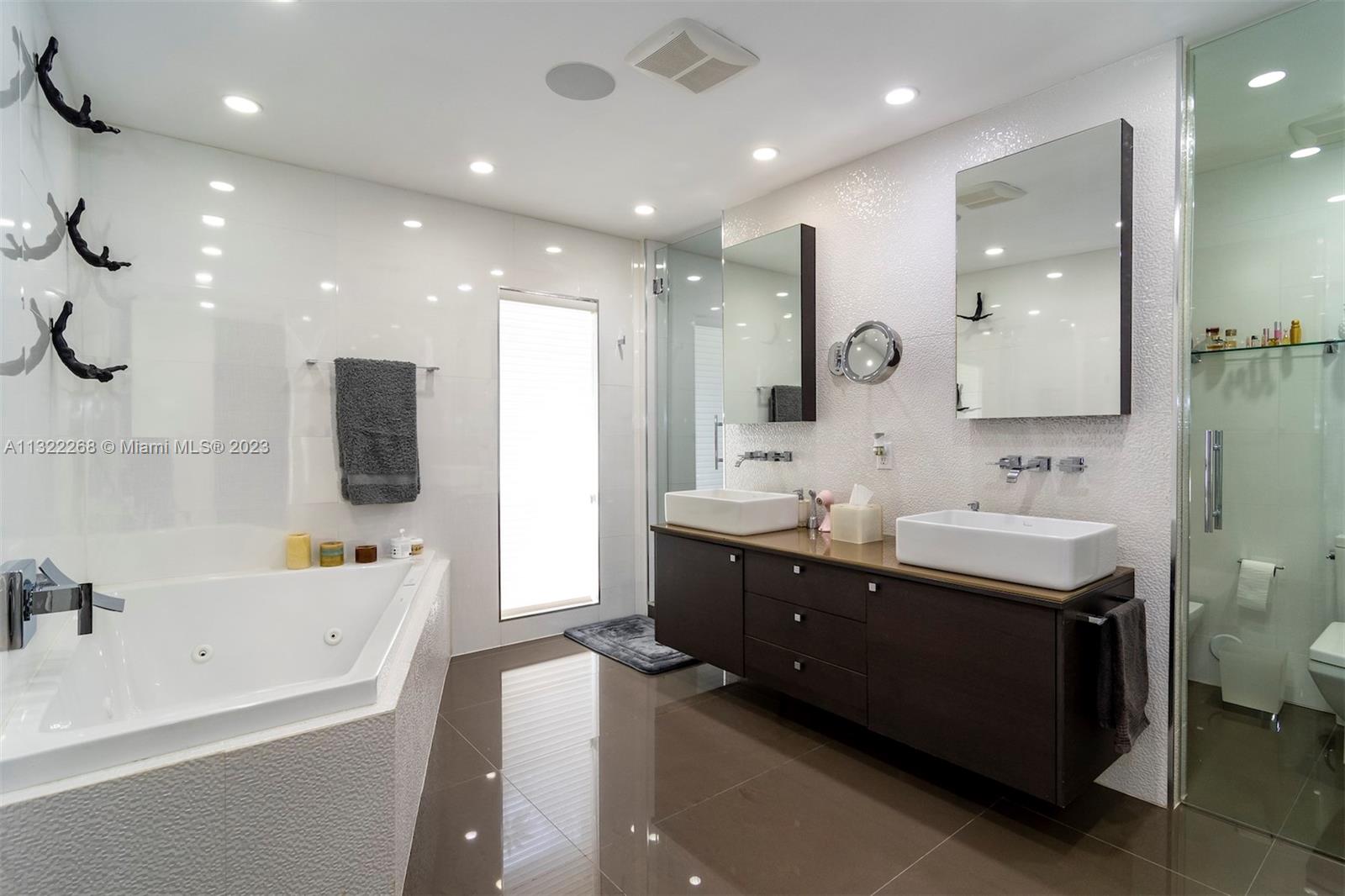 DORAL ESTATES - Residential