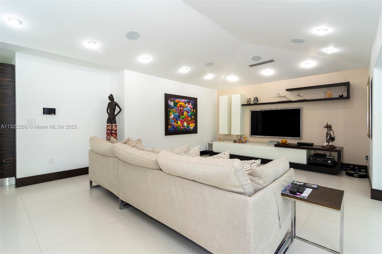 DORAL ESTATES - Residential