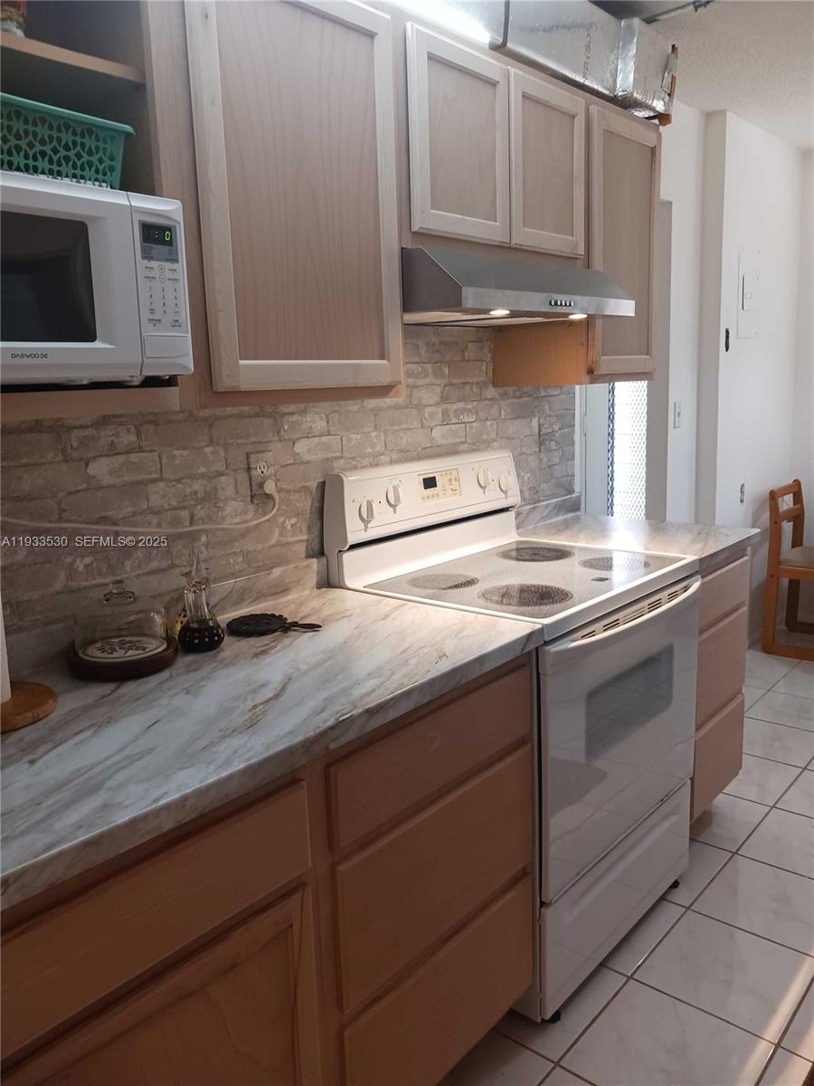 CYPRESS CHASE CONDO NO 2 - Residential