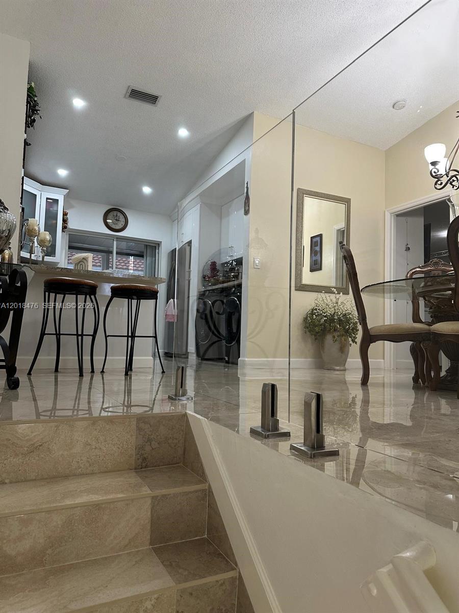 WEST PALM VILLAS III COND - Residential
