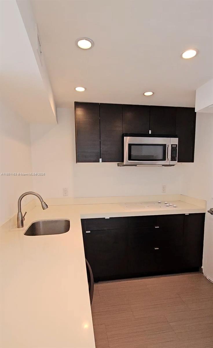 1000 West Ave 715