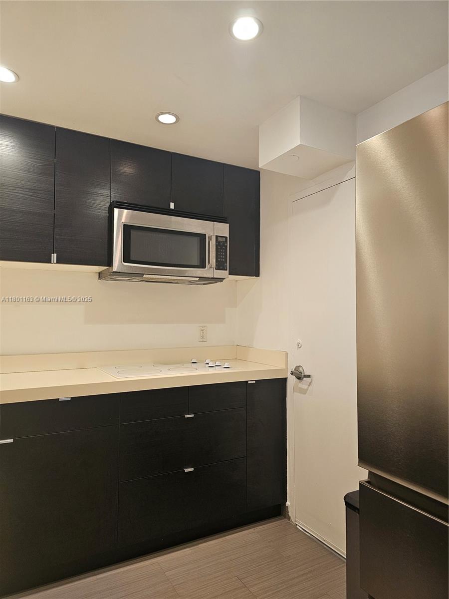 1000 West Ave 715