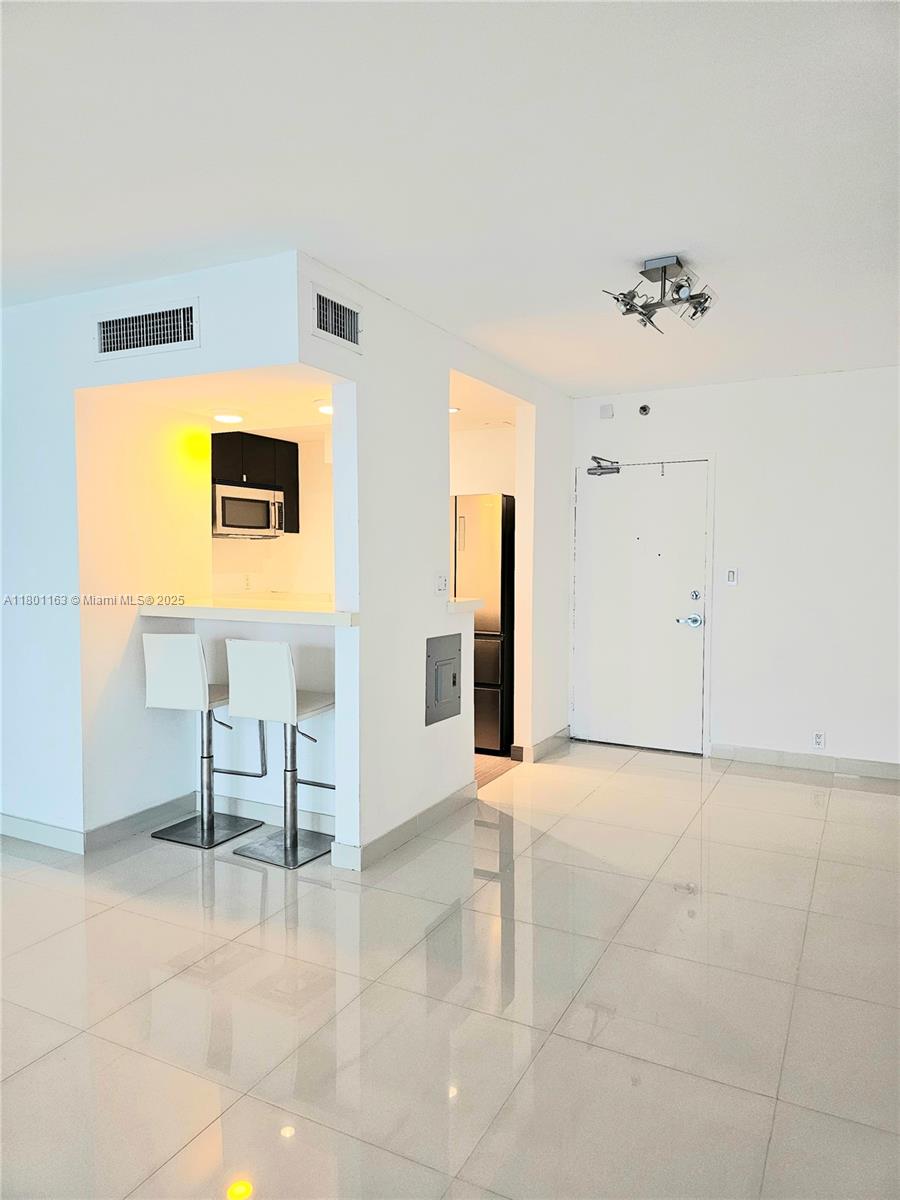 1000 West Ave 715