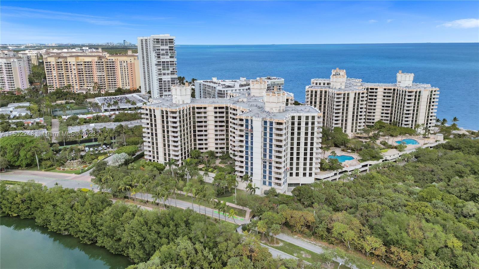 TOWERS OF KEY BISCAYNE CO - Residential