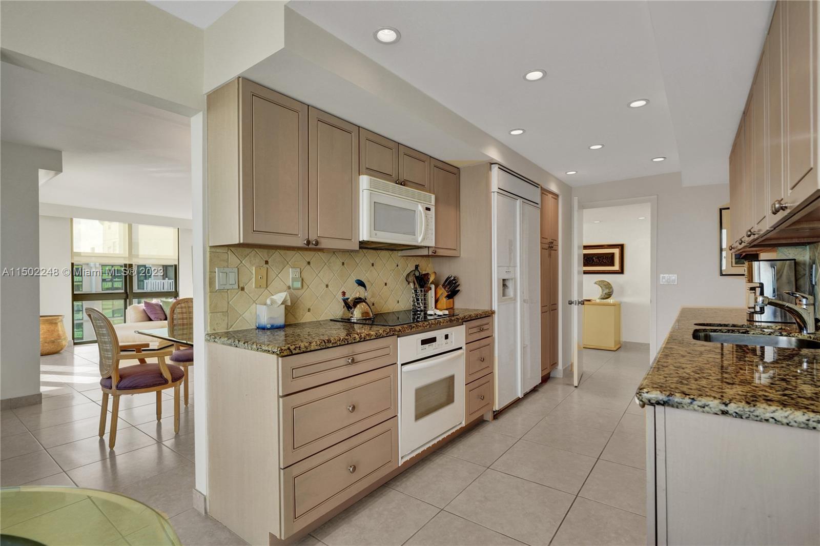 TOWERS OF KEY BISCAYNE CO - Residential