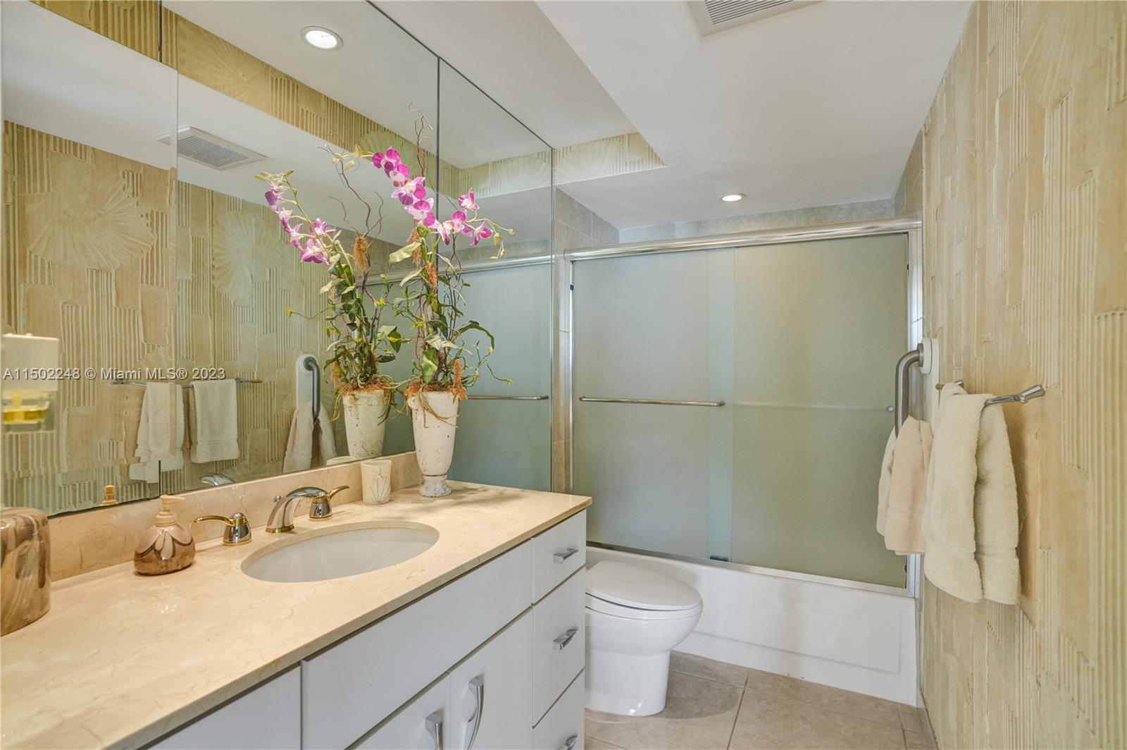 TOWERS OF KEY BISCAYNE CO - Residential