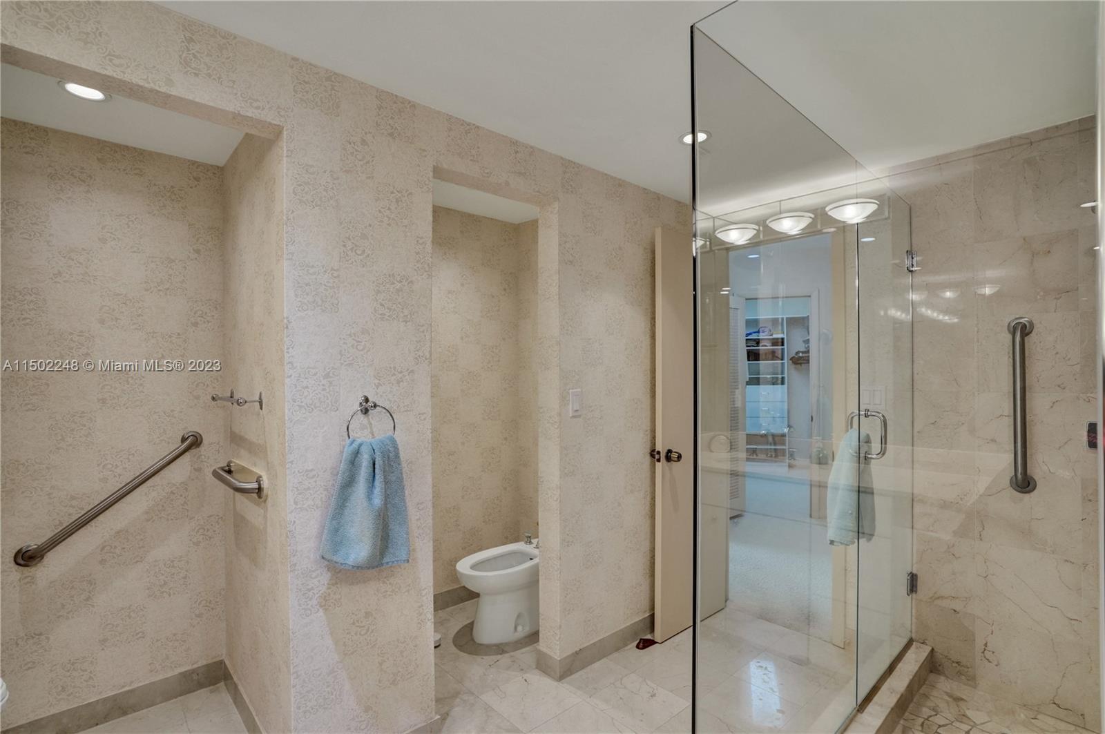 TOWERS OF KEY BISCAYNE CO - Residential