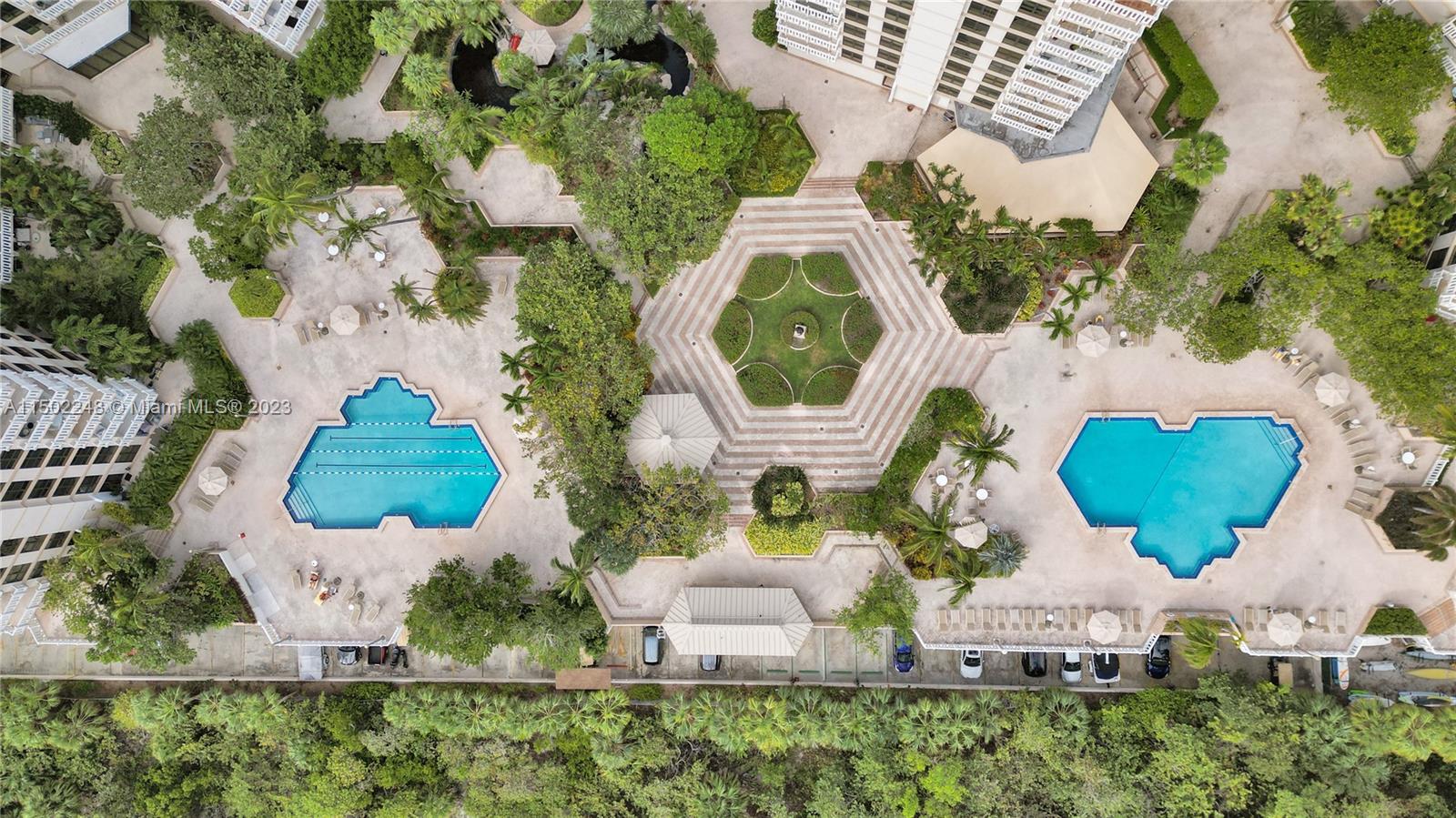 TOWERS OF KEY BISCAYNE CO - Residential