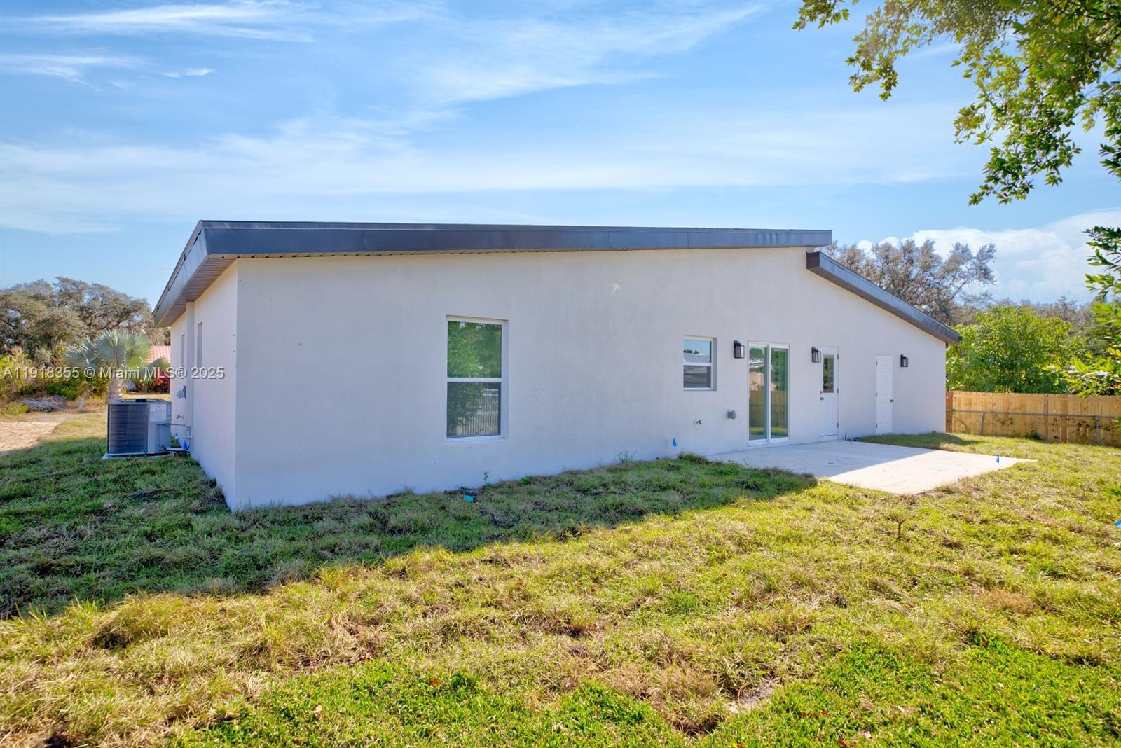 AVON PARK LAKES - Residential