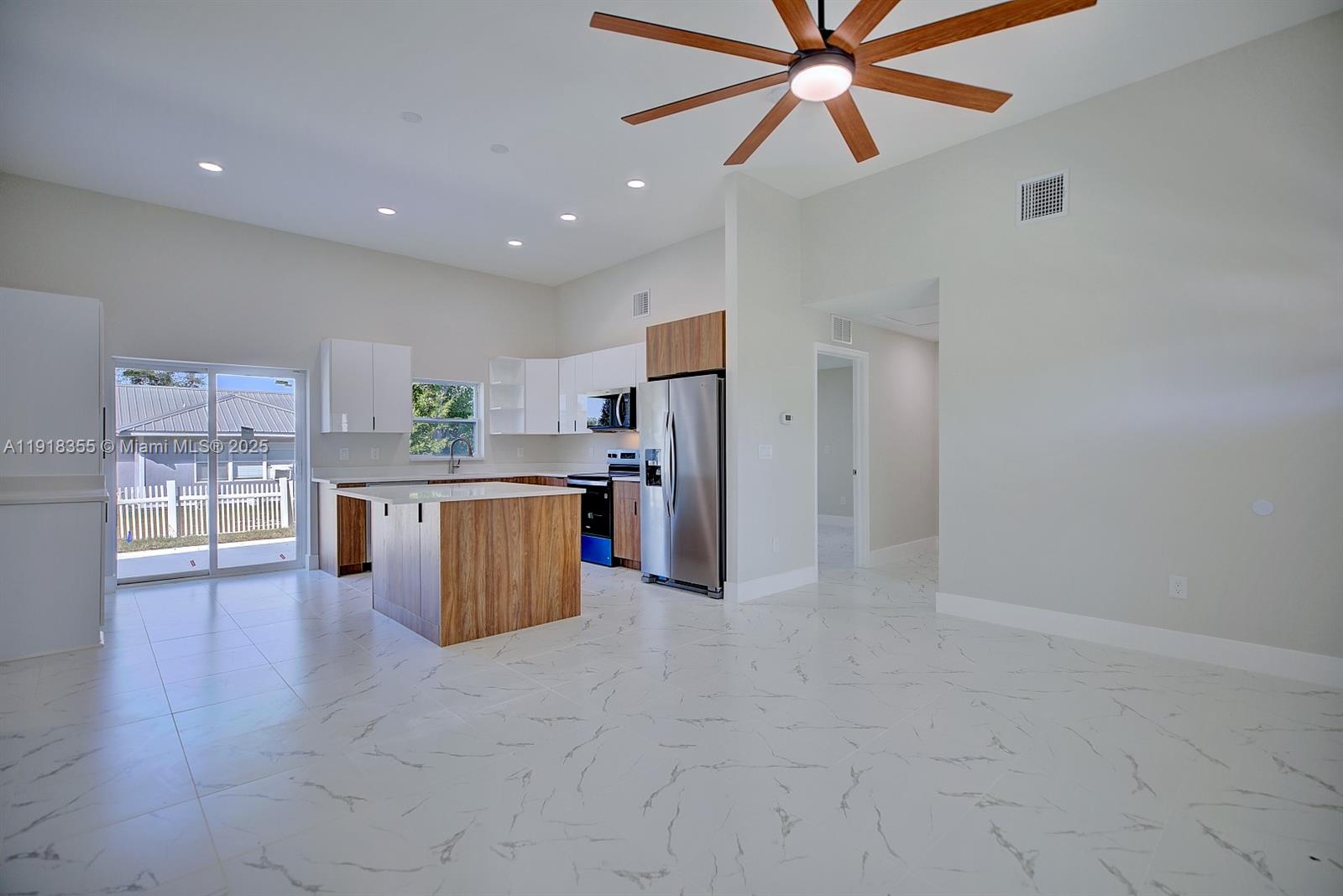 AVON PARK LAKES - Residential