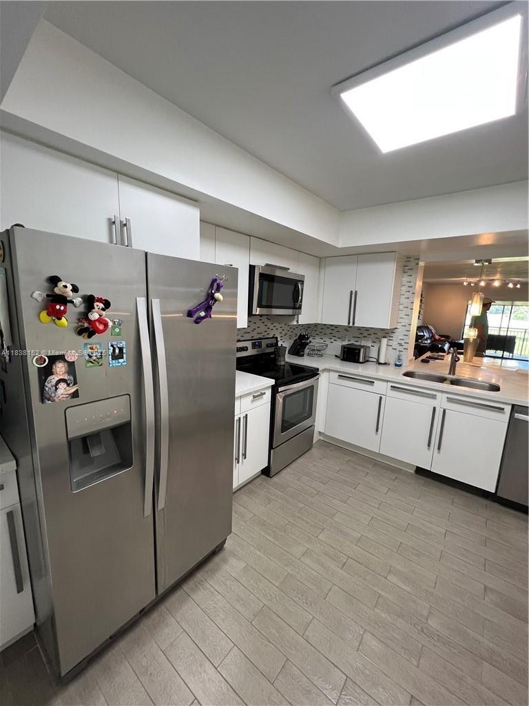 16171 Blatt Blvd 104, Weston, FL, 33326/$350,000 4 16171 Blatt Blvd 104