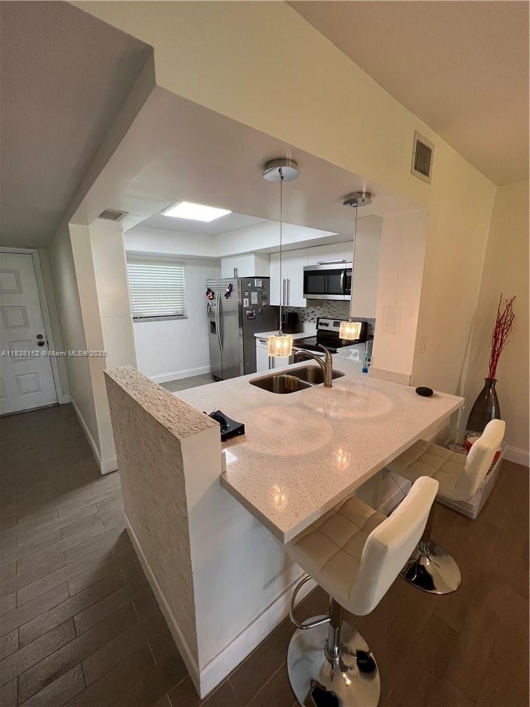 16171 Blatt Blvd 104, Weston, FL, 33326/$350,000 2 16171 Blatt Blvd 104