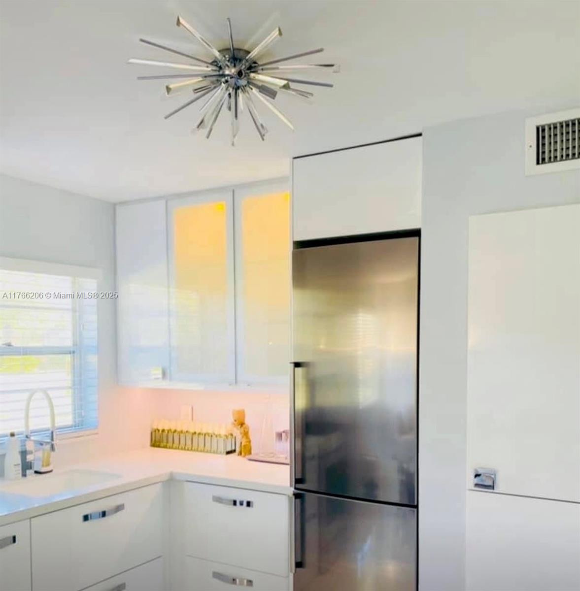 Property for Sale at 5186 Ne 6th Ave 703, Oakland Park, Miami-Dade County, Florida - Bedrooms: 2 
Bathrooms: 1  - $189,000