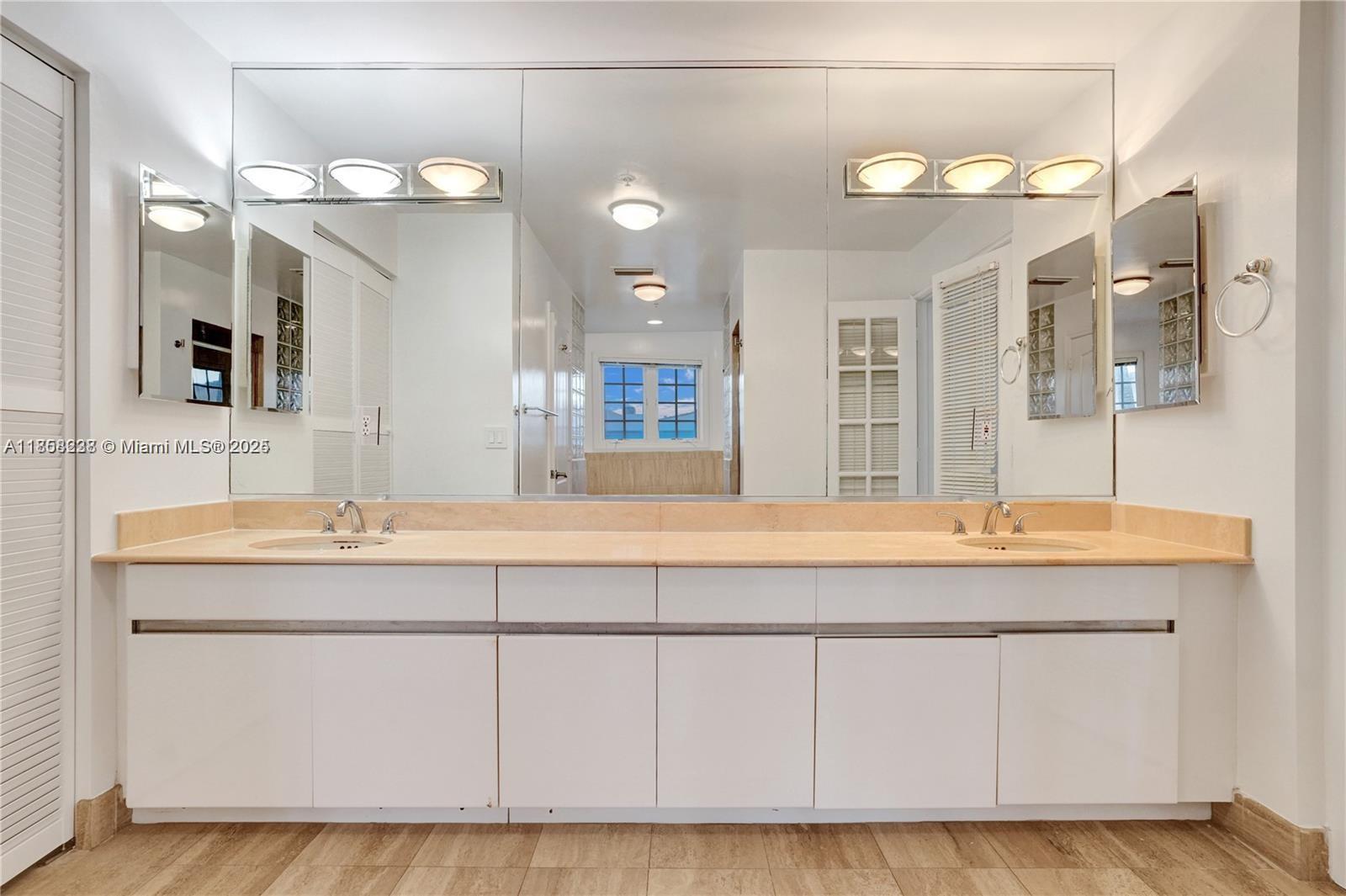 THE THS AT SUNSET HARBOUR - Residential