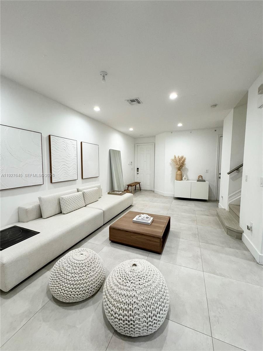 SUNBURST PROPERTIES DEVEL - Residential Lease