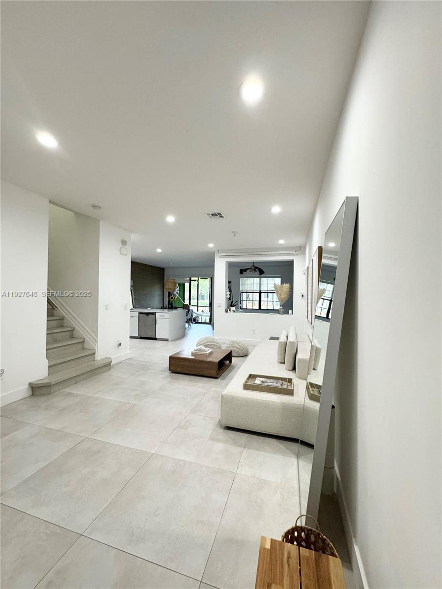 SUNBURST PROPERTIES DEVEL - Residential Lease