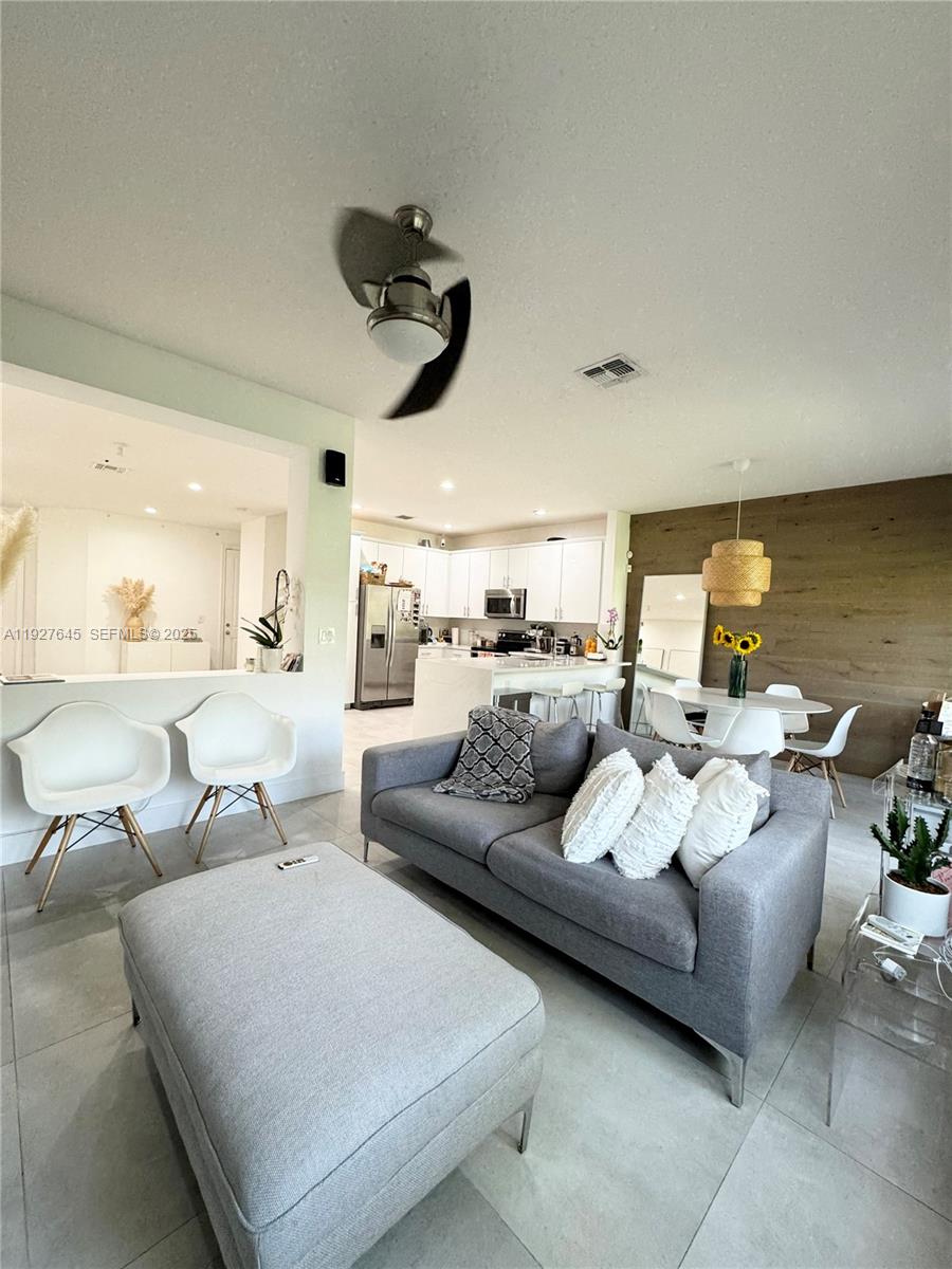 SUNBURST PROPERTIES DEVEL - Residential Lease