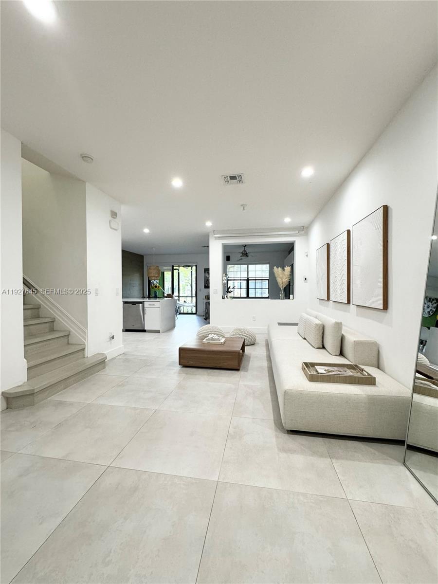 SUNBURST PROPERTIES DEVEL - Residential Lease