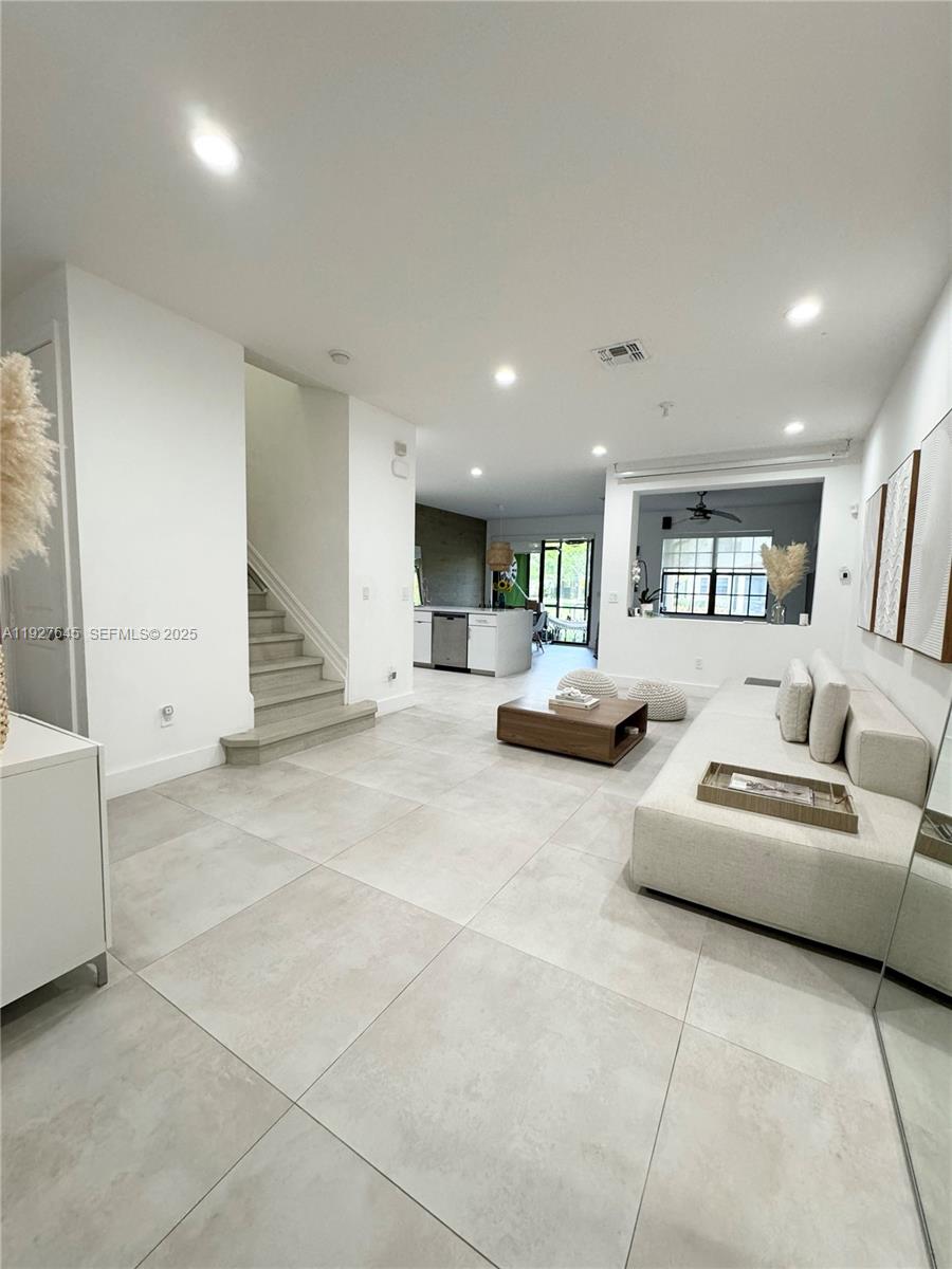 SUNBURST PROPERTIES DEVEL - Residential Lease