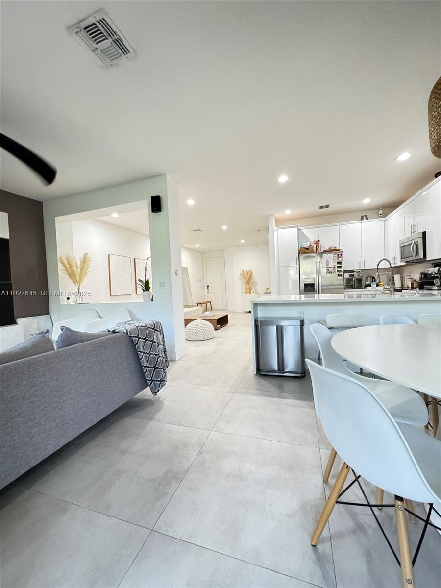 SUNBURST PROPERTIES DEVEL - Residential Lease