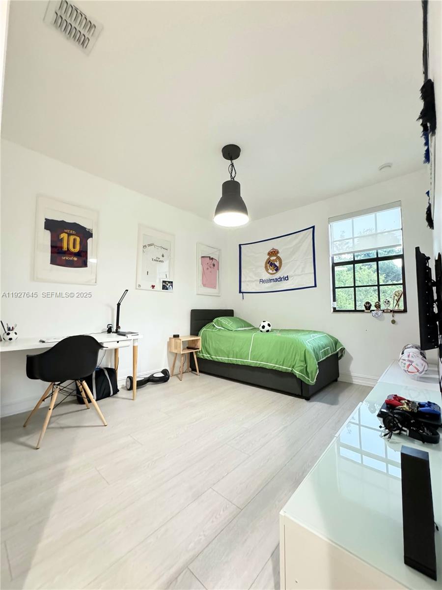 SUNBURST PROPERTIES DEVEL - Residential Lease