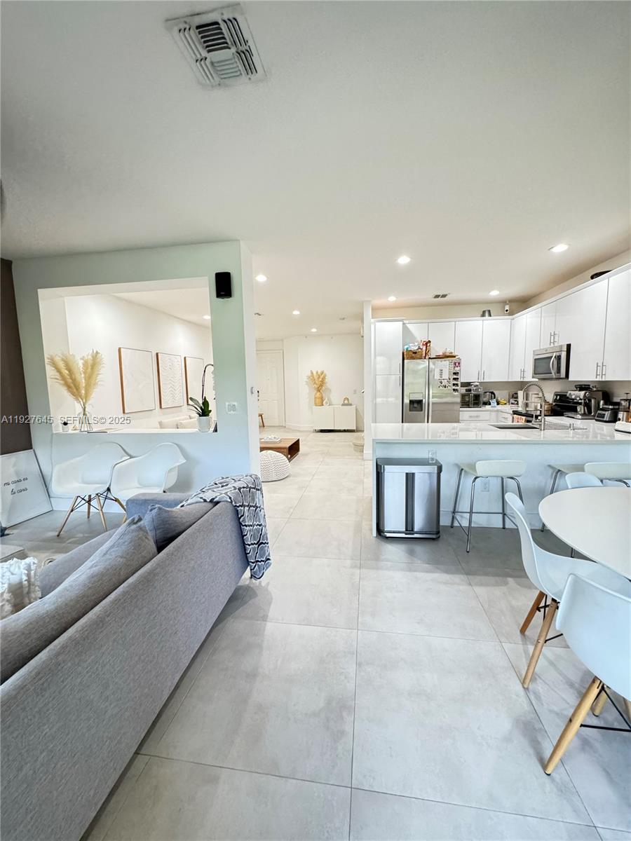 SUNBURST PROPERTIES DEVEL - Residential Lease