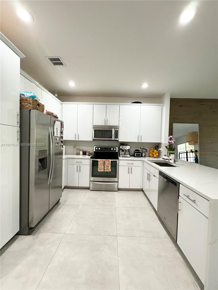 SUNBURST PROPERTIES DEVEL - Residential Lease