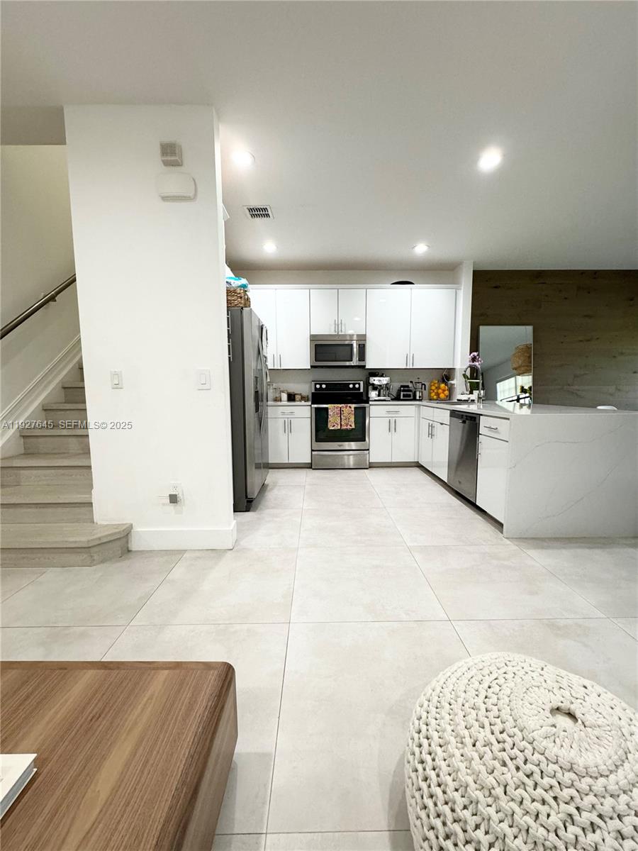 SUNBURST PROPERTIES DEVEL - Residential Lease