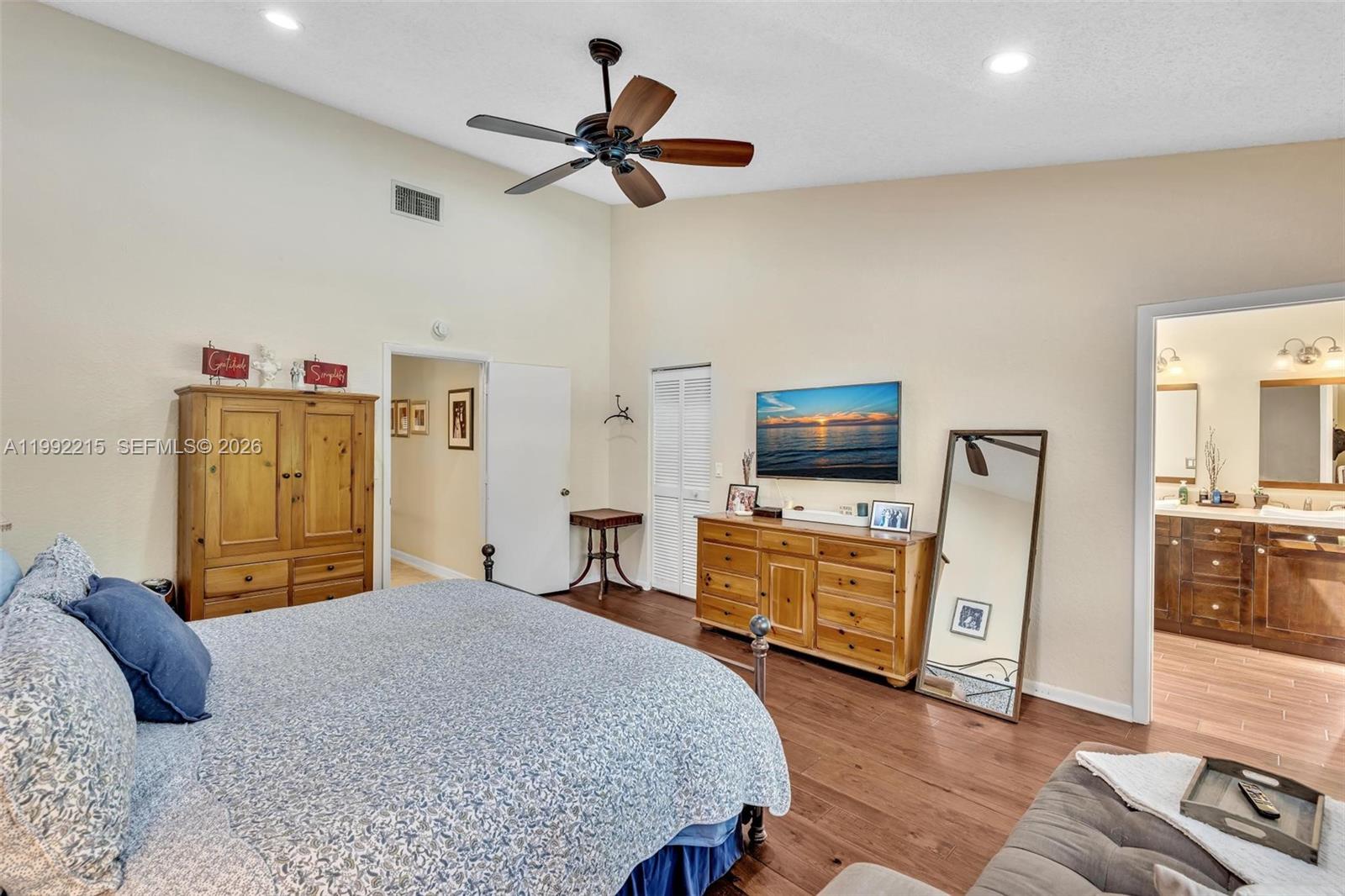 EMBASSY LAKES - Residential