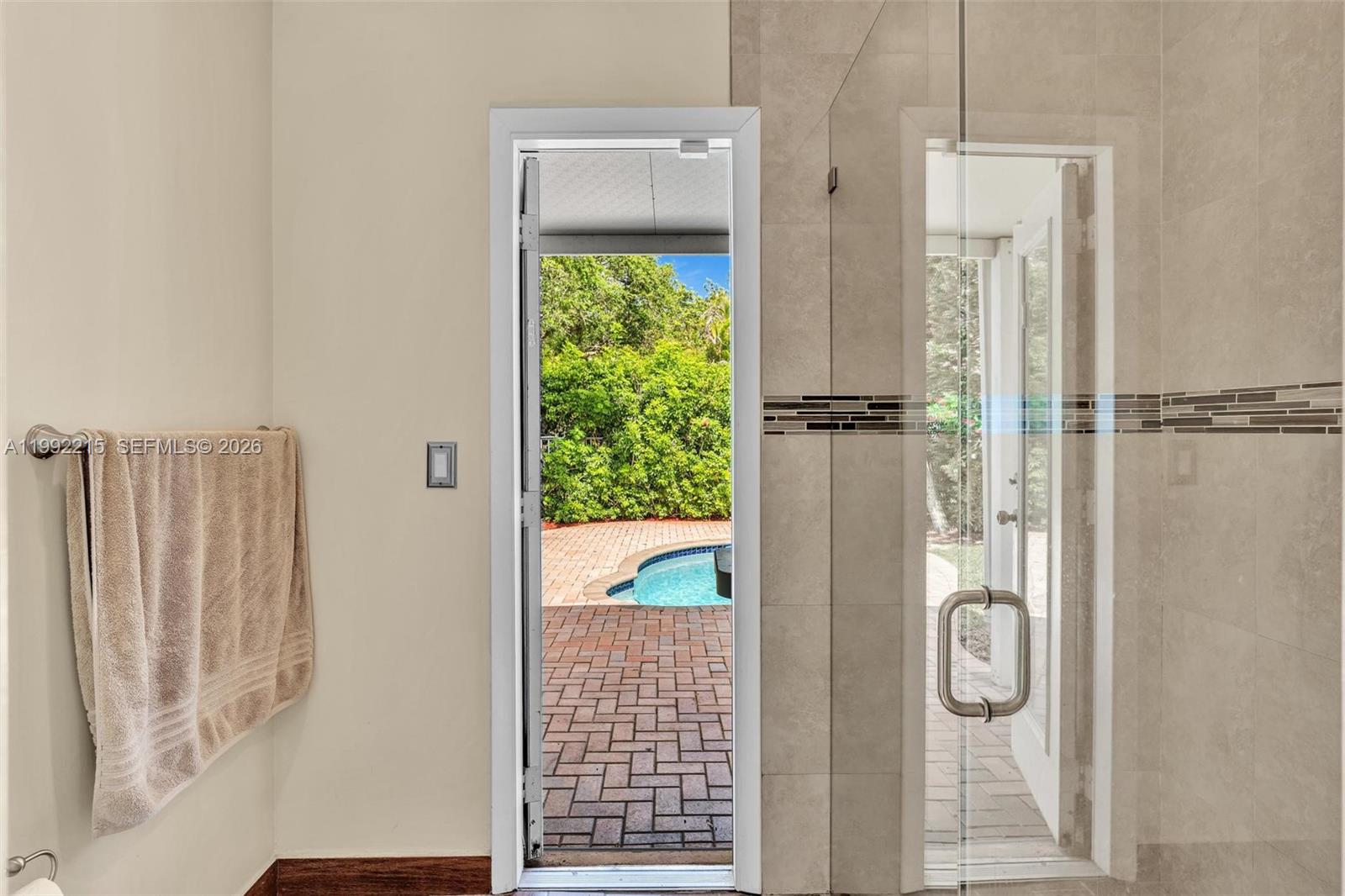 EMBASSY LAKES - Residential