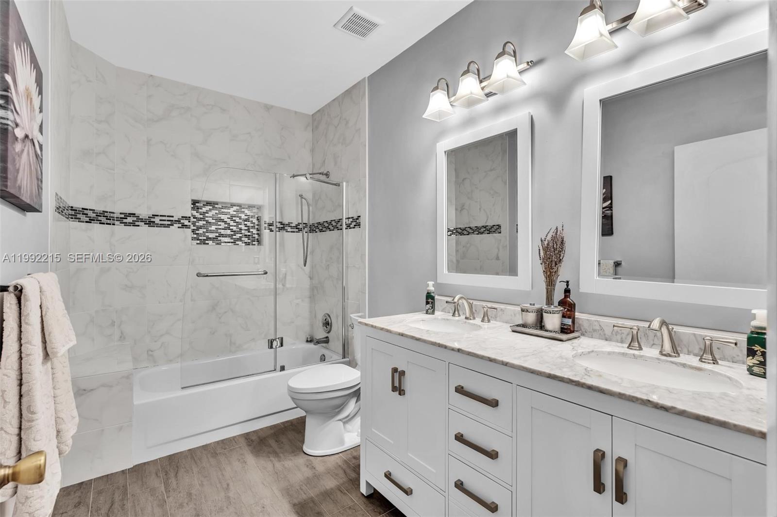 EMBASSY LAKES - Residential