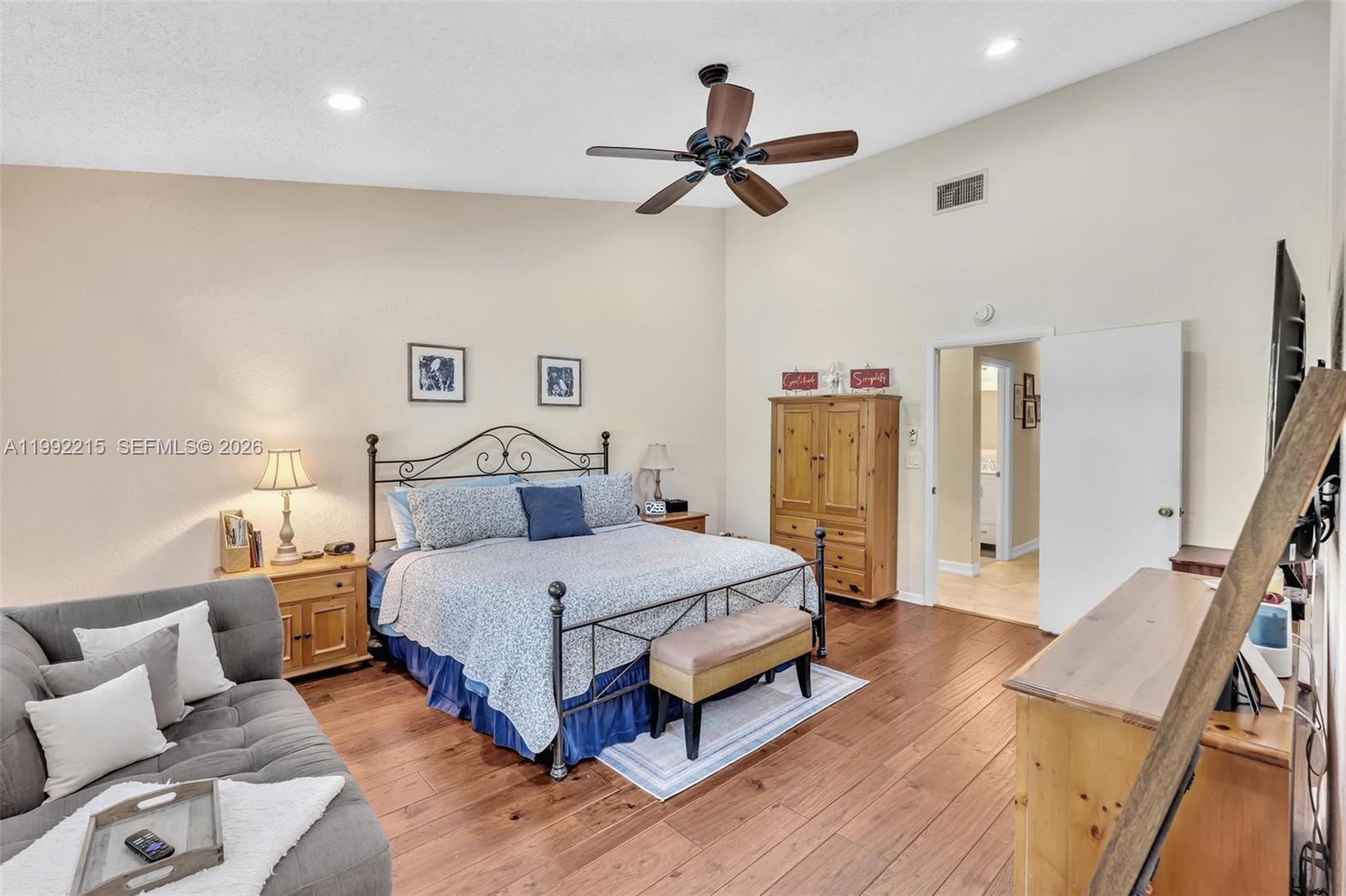 EMBASSY LAKES - Residential