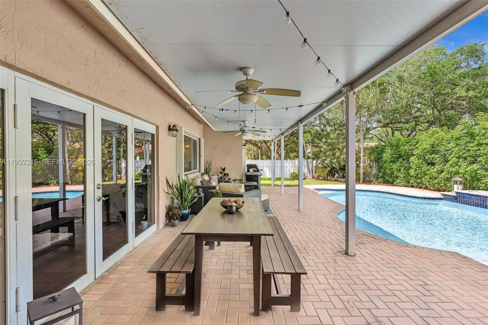 EMBASSY LAKES - Residential