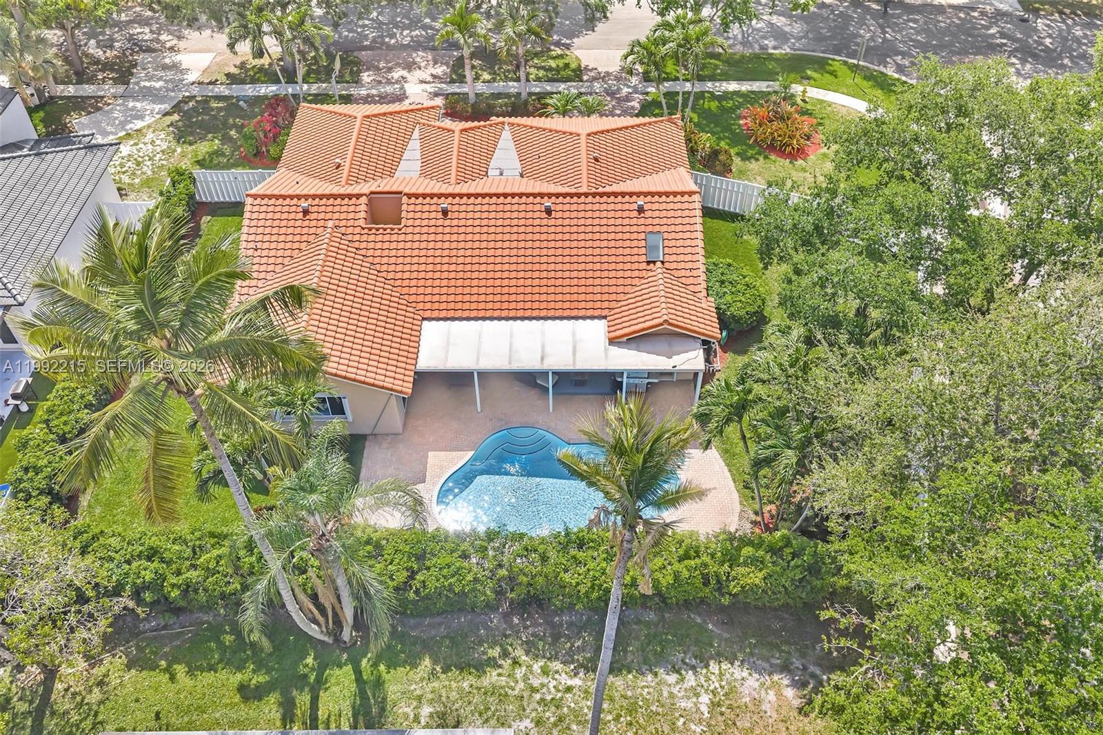 EMBASSY LAKES - Residential