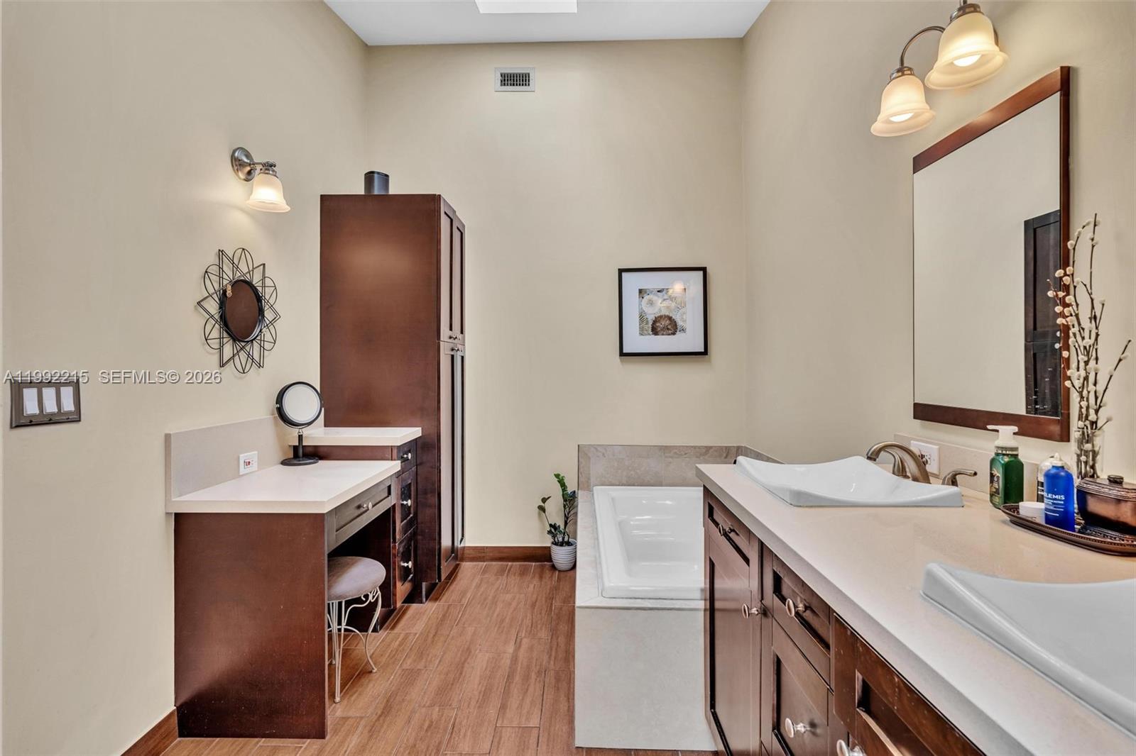 EMBASSY LAKES - Residential