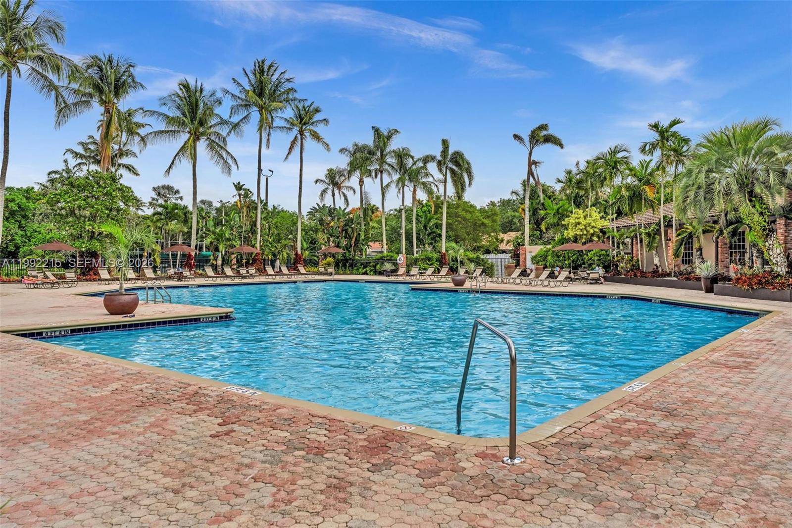 EMBASSY LAKES - Residential