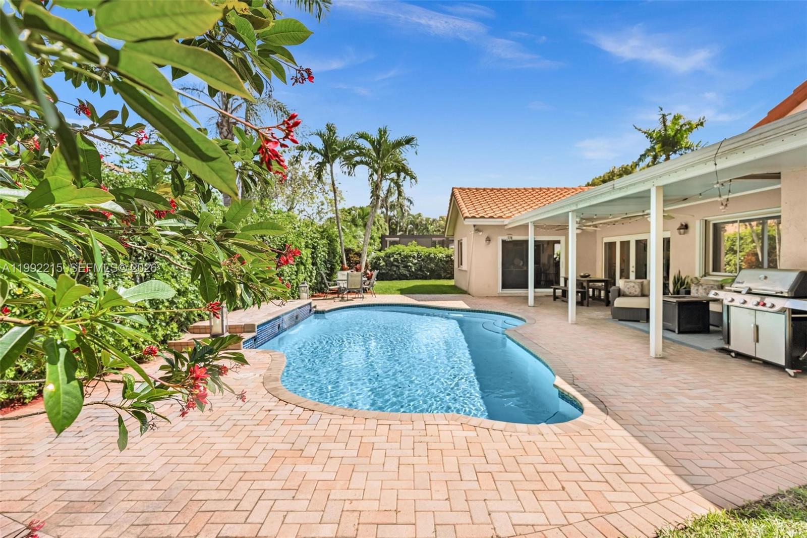 EMBASSY LAKES - Residential