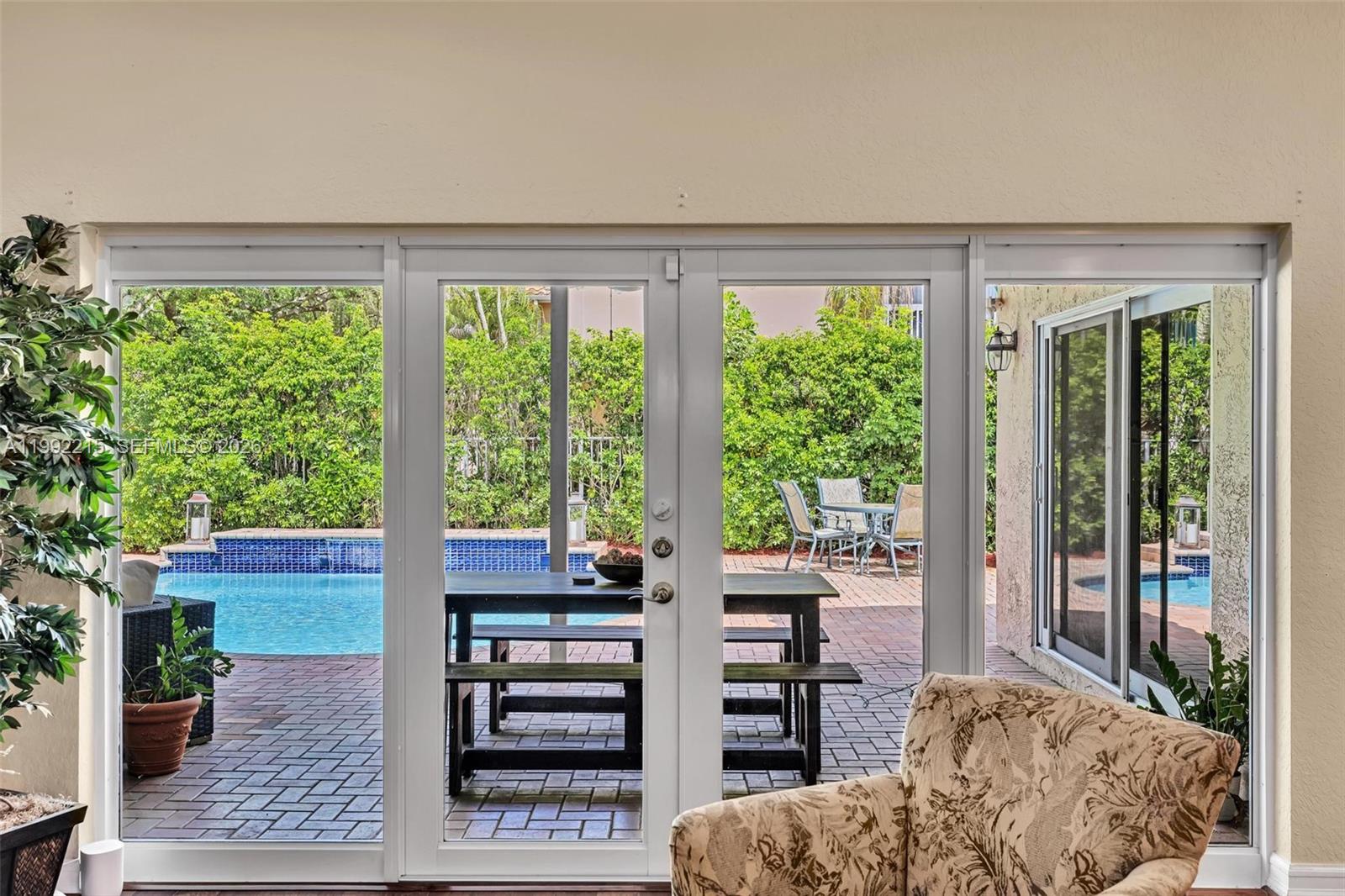 EMBASSY LAKES - Residential