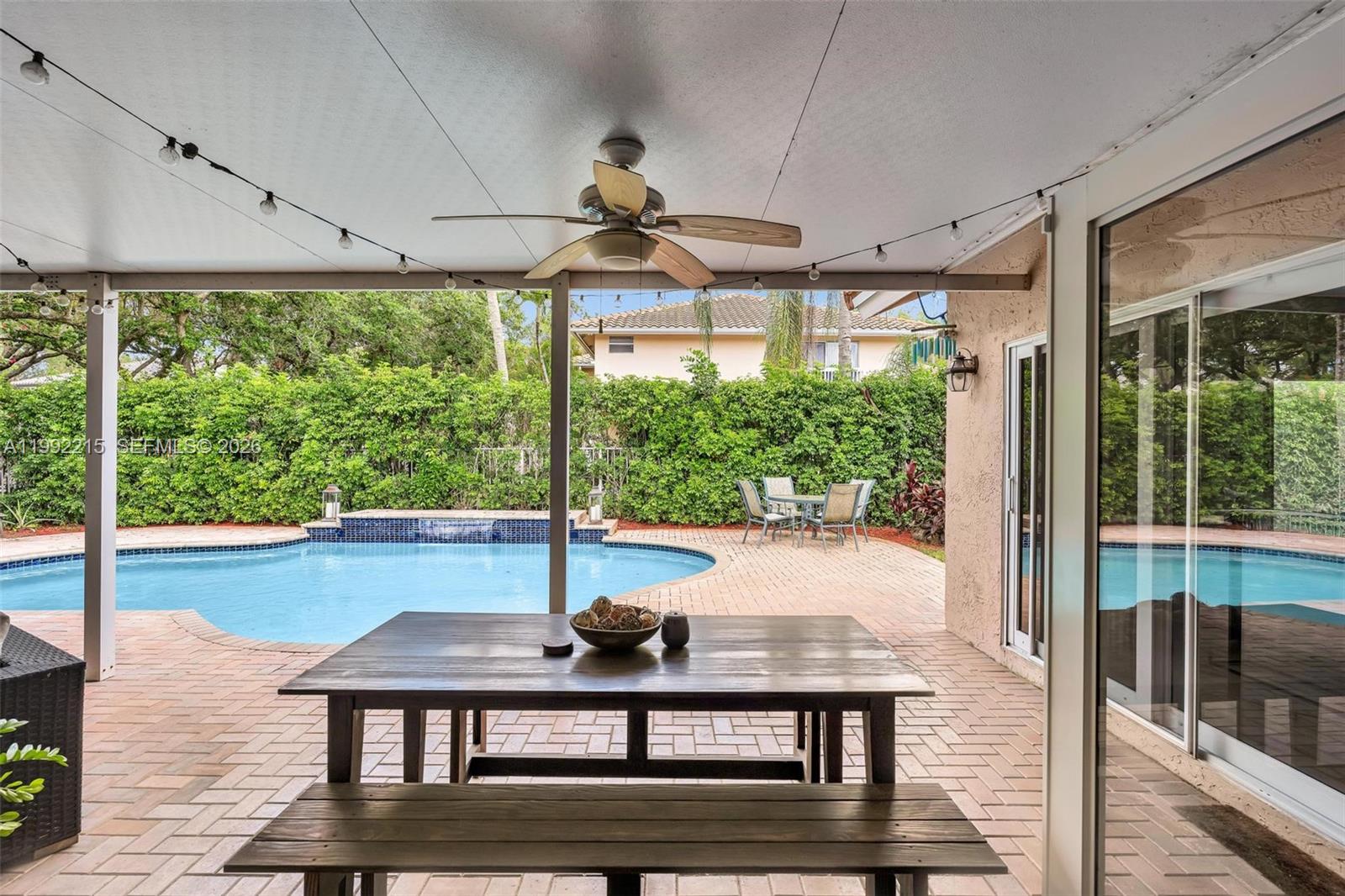 EMBASSY LAKES - Residential