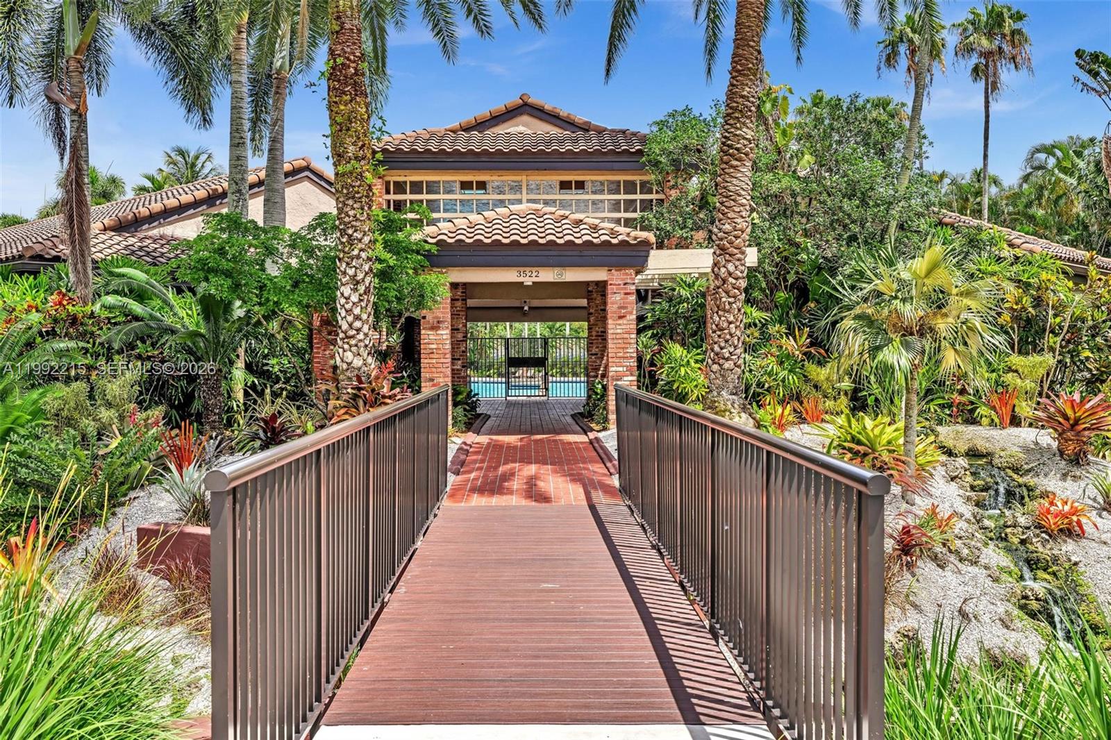 EMBASSY LAKES - Residential