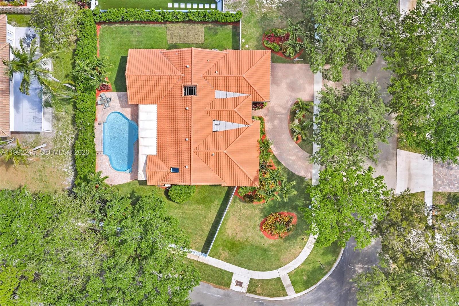 EMBASSY LAKES - Residential