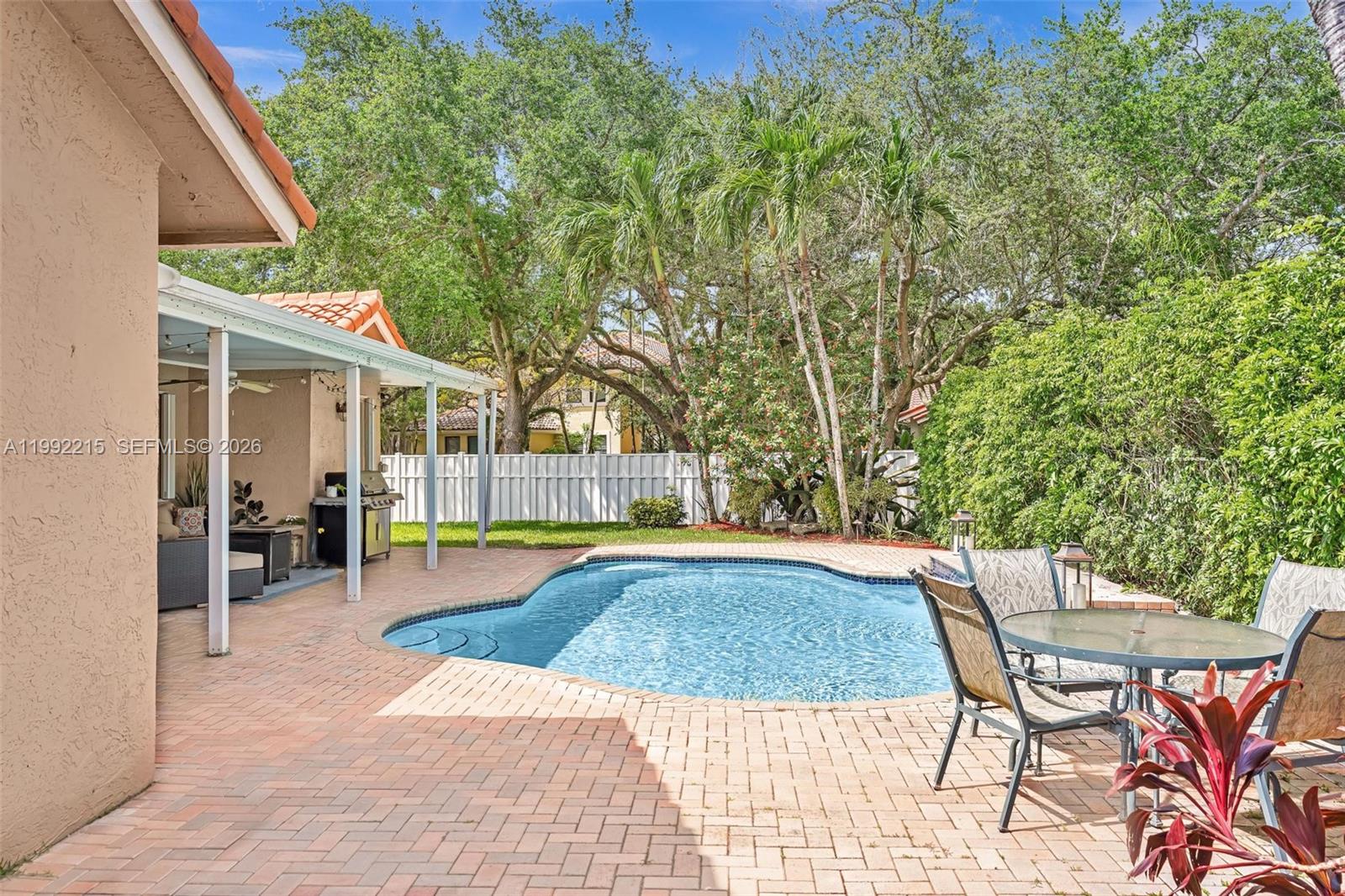 EMBASSY LAKES - Residential