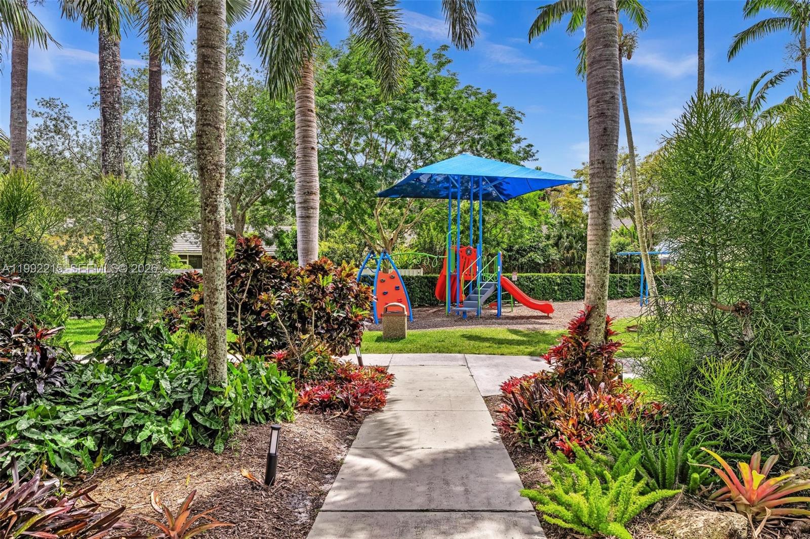 EMBASSY LAKES - Residential