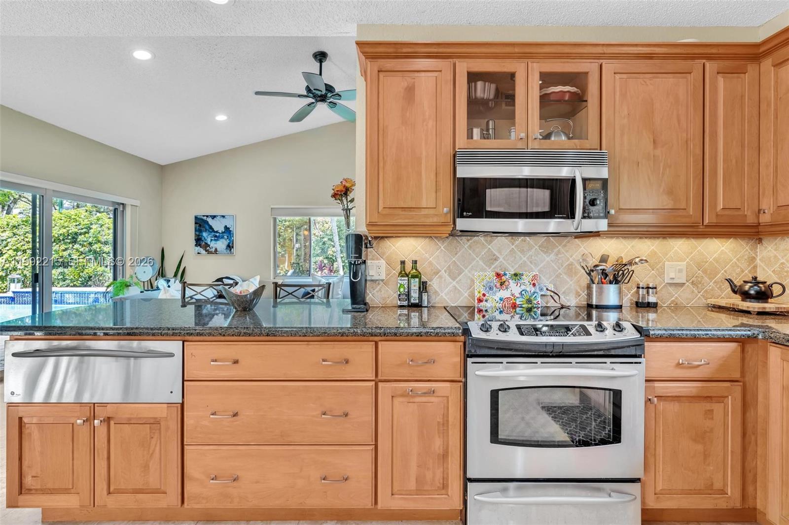 EMBASSY LAKES - Residential