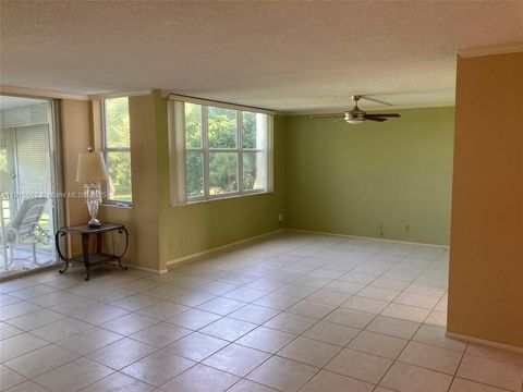 Photo of 805 Cypress Blvd #309, Pompano Beach, FL 33069 (MLS # A11915562)