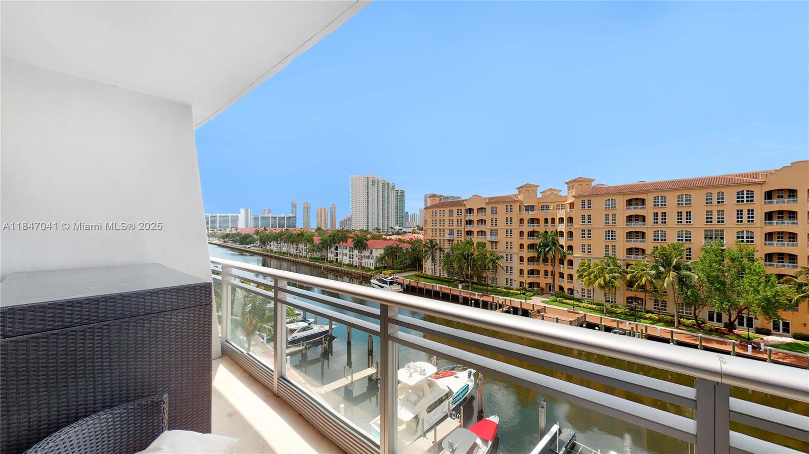 ARTECH RESIDENCES AT AVEN - Residential Lease