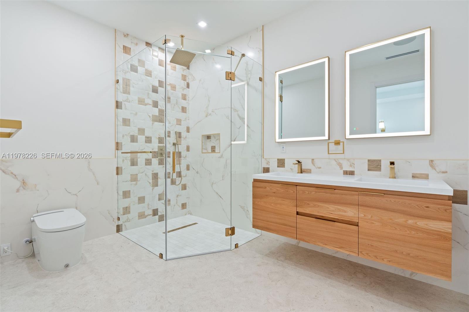 PLANTATION BEACH - Residential