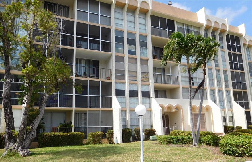 Nicely updated 1/1 in the gated community of Three Islands. Unit features tile floors throughout, extra living/work space, open porch and big closet in bedroom. Desoto Park features a large pool area on the water and tennis courts.