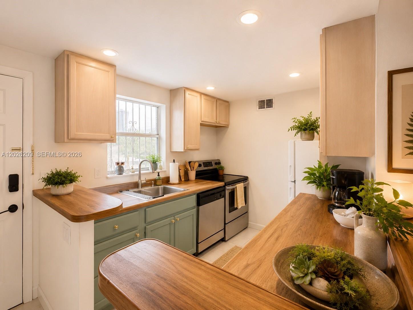 910 JEFFERSON TOWERS COND - Residential