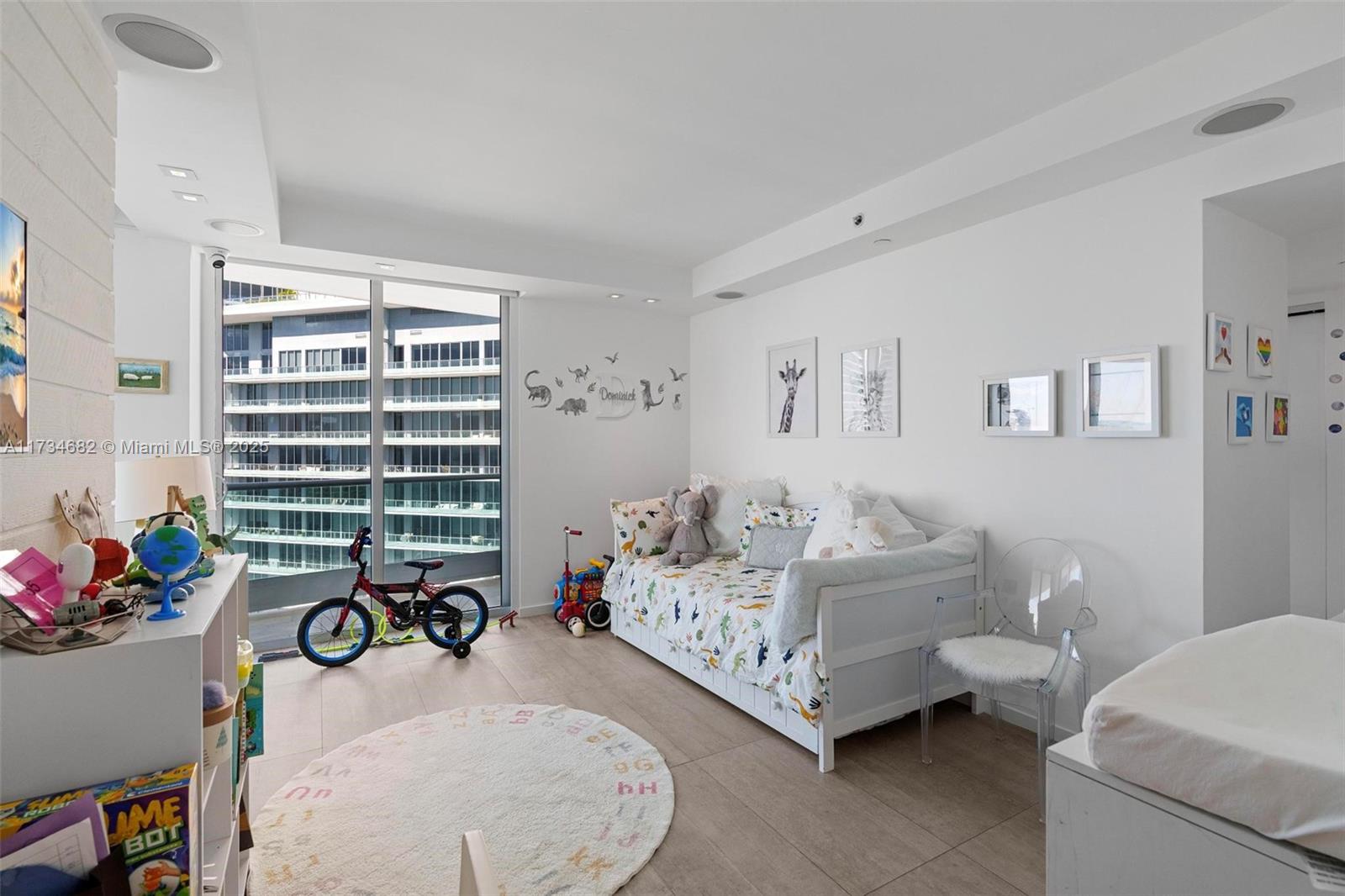 JADE RESIDENCES AT BRICKE - Residential